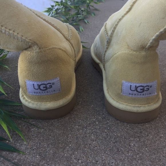 Ugg Shearling Classic Short Boot - Picture 2 of 8